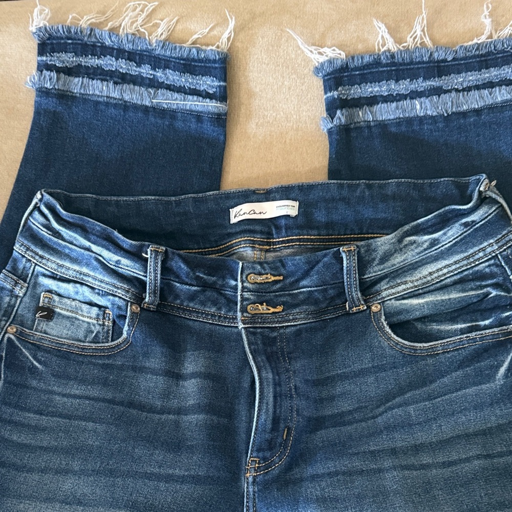 KanCan Women's Medium Blue Frayed Hem Jeans - Picture 3 of 4